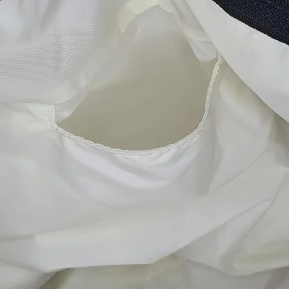 LeSportsac Hobo / crossbody with zippered Toiletry Pouch New without Tag - Picture 9 of 10